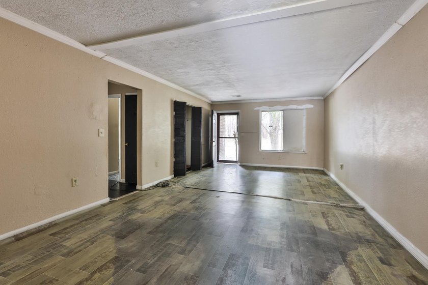 Opportunity awaits at 611 DeKalb Street in Georgetown! This - photo 4