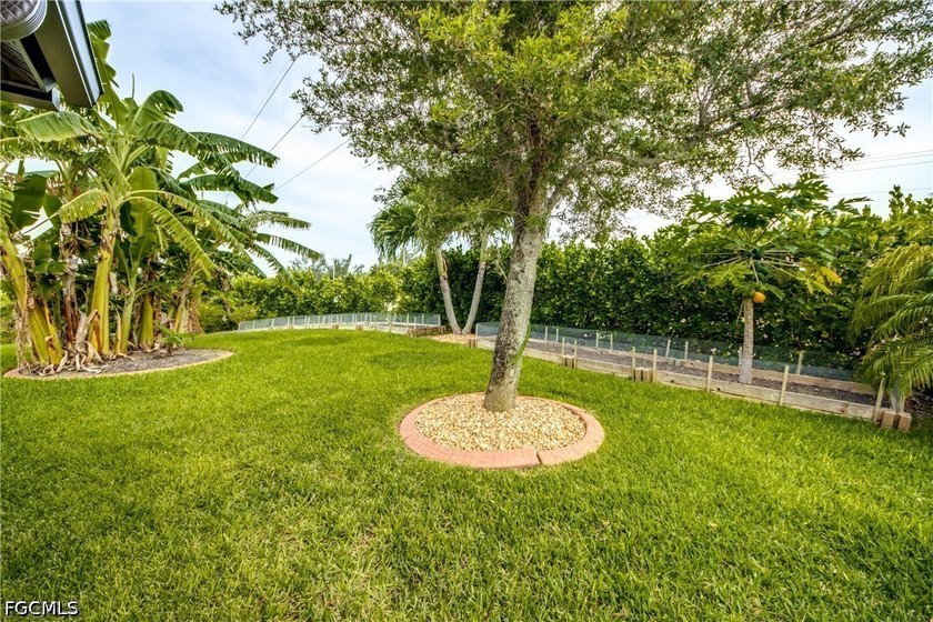 Presenting 2028 SW 44th Terrace, a Gorgeous Waterfront Pool Home - photo 41