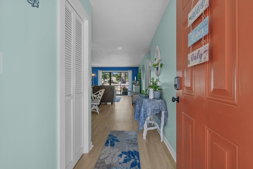 Welcome to this beautifully updated 2-bed/1-bath condo in - photo 4