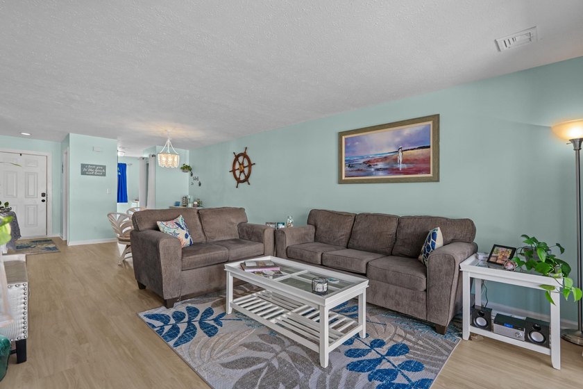 Welcome to this beautifully updated 2-bed/1-bath condo in - photo 10