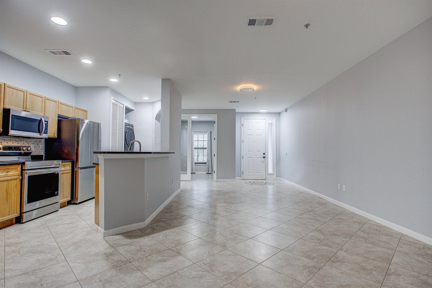 New on market! Spacious first floor 2-bedroom 2-bath condo with - photo 31