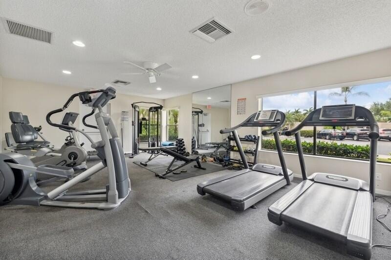 Totally renovated, updated condo detailed in beautiful neutral - photo 21