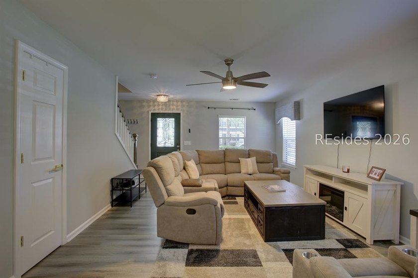 This beautifully maintained 3 bedroom, 2.5 bath home with 1 car - photo 6