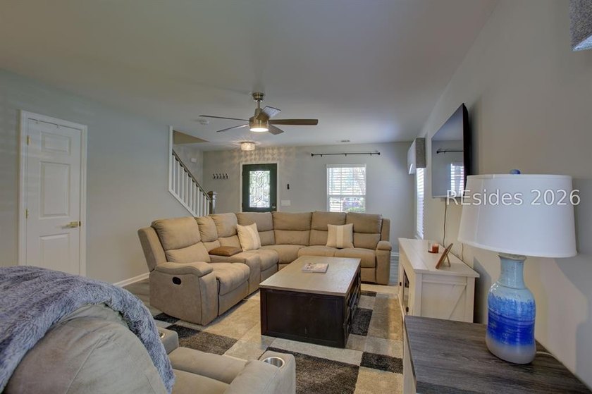 This beautifully maintained 3 bedroom, 2.5 bath home with 1 car - photo 7