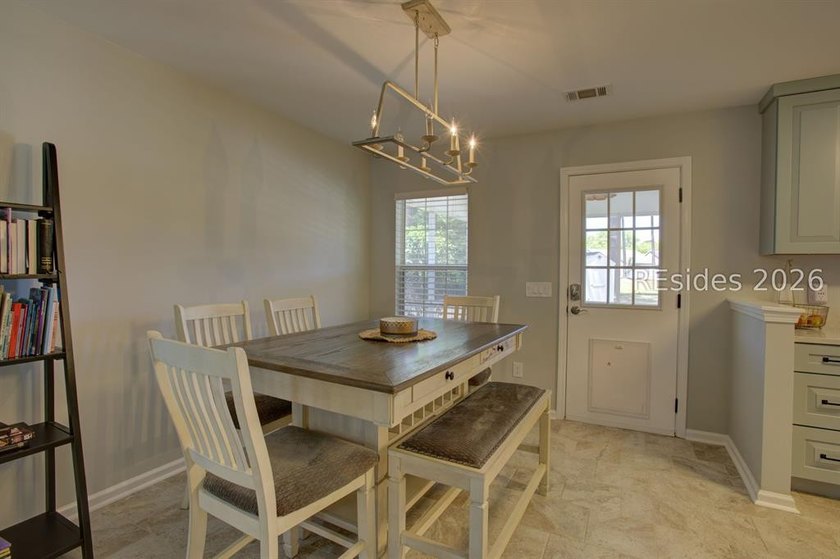 This beautifully maintained 3 bedroom, 2.5 bath home with 1 car - photo 8