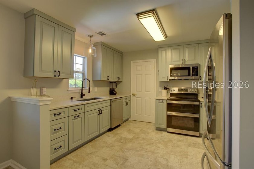 This beautifully maintained 3 bedroom, 2.5 bath home with 1 car - photo 9