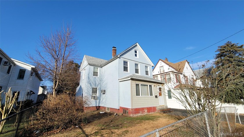 Located in the heart of Lawrence's highly sought-after Five - photo 2