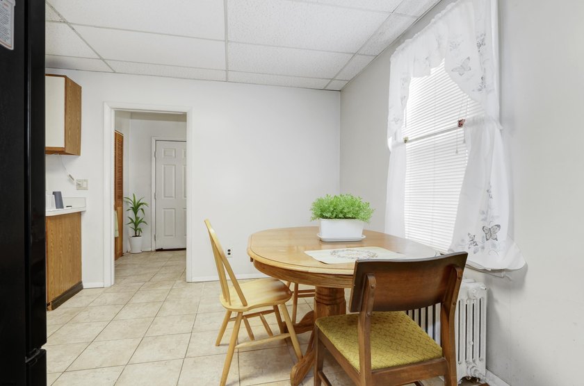 Short Sale Opportunity awaits! This 1,432 sq. ft. semi-detached - photo 10