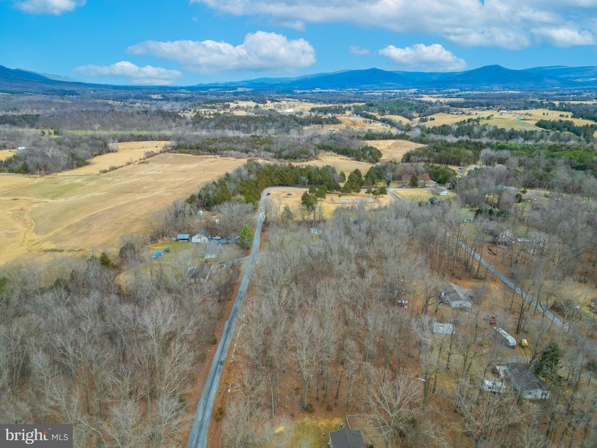 Discover the possibilities on Riverbend Drive. Tucked within a - photo 9