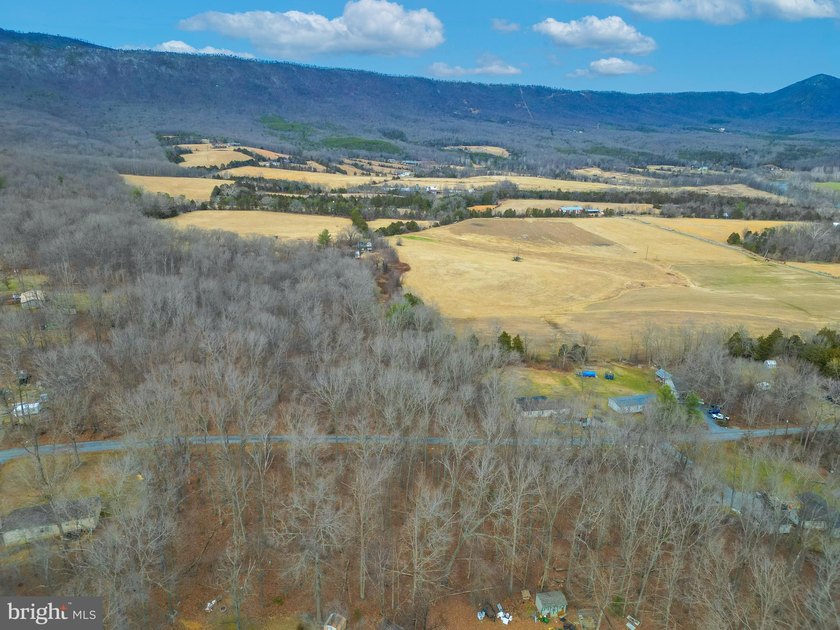 Discover the possibilities on Riverbend Drive. Tucked within a - photo 10