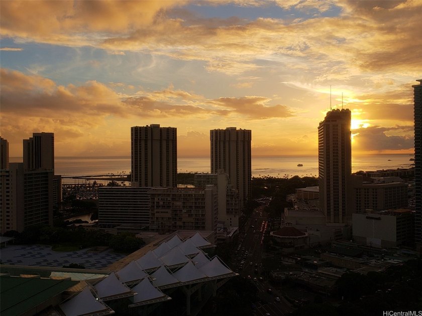 Spacious 29th-Floor 2BR/2BA Live-Work Residence | Ocean, Diamond - photo 6
