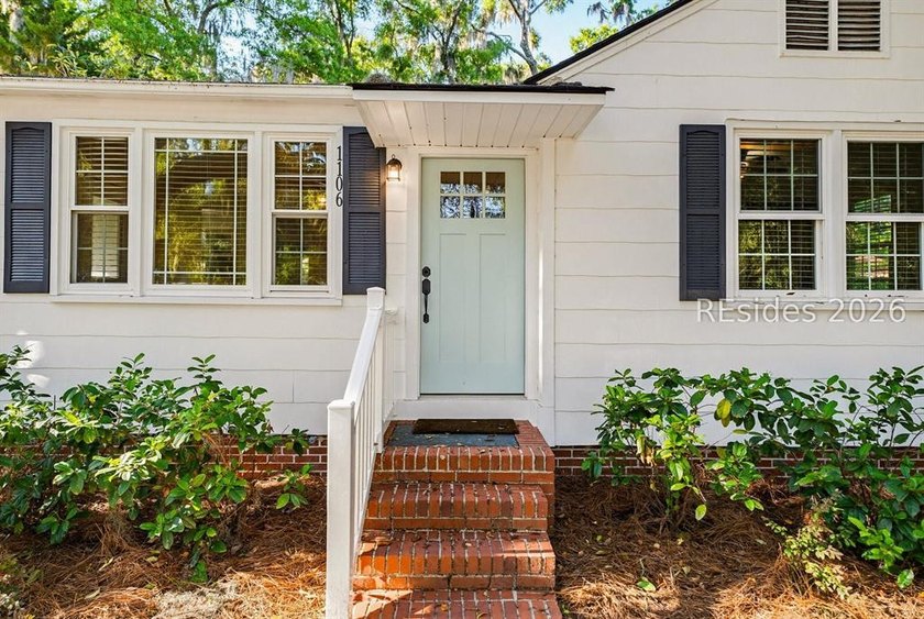 Charming Pigeon Point Cottage! Nestled in one of Beaufort's most - photo 4