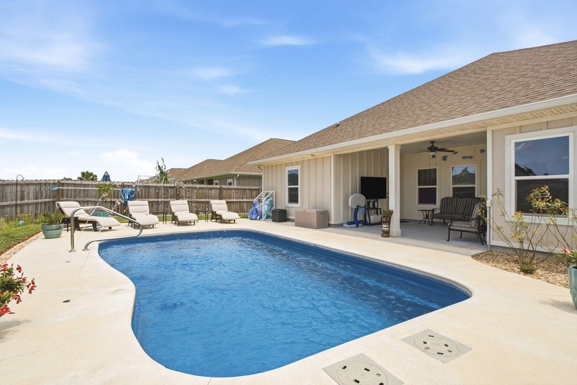 Welcome home to one of the area's most impressive newer - photo 3