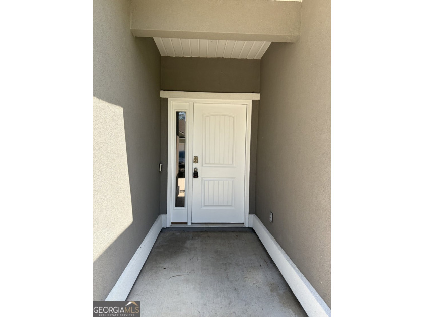 WOW! Fabulous home is ready for new buyer(s)! A true end unit! - photo 2