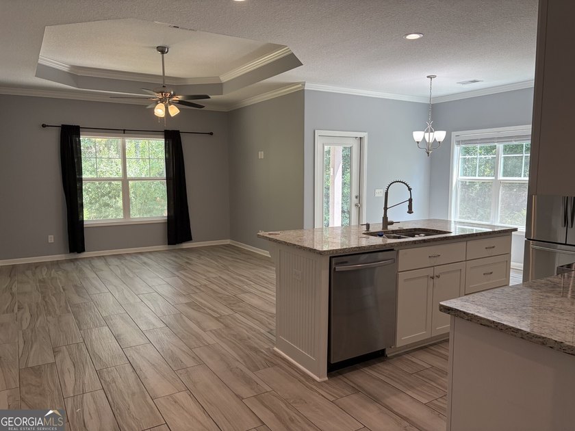 WOW! Fabulous home is ready for new buyer(s)! A true end unit! - photo 4