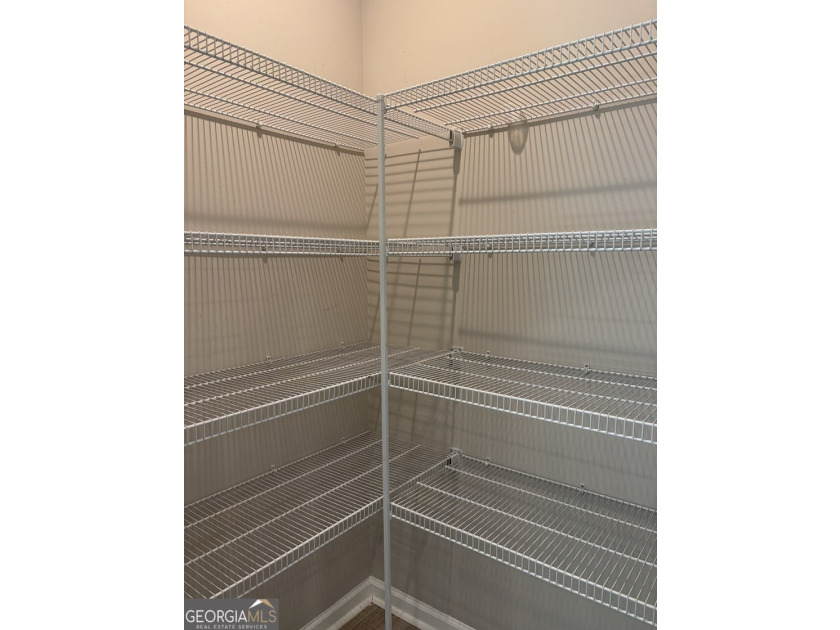 WOW! Fabulous home is ready for new buyer(s)! A true end unit! - photo 8