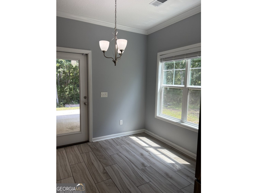 WOW! Fabulous home is ready for new buyer(s)! A true end unit! - photo 9