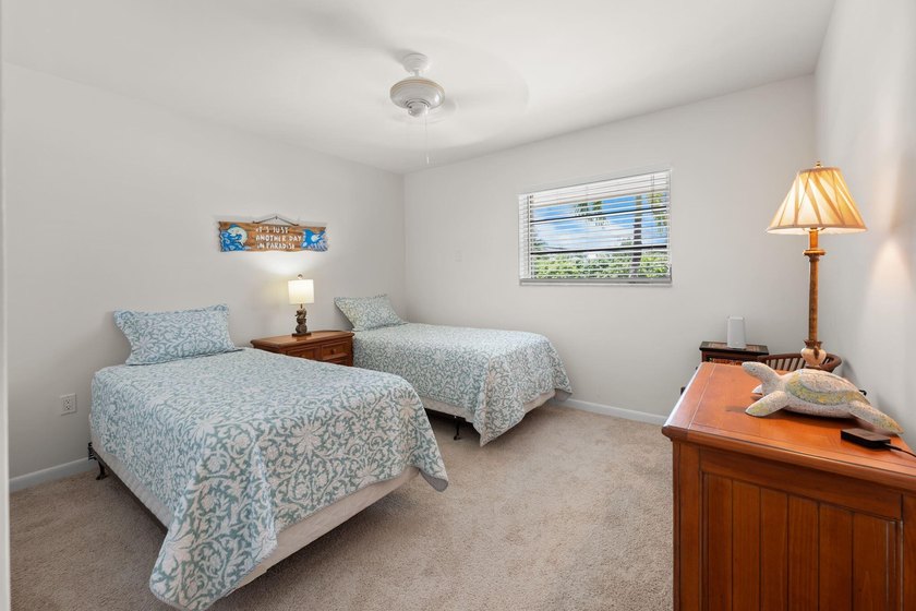 Rare canal-front duplex on Duck Key's prestigious Indies Canal - photo 15