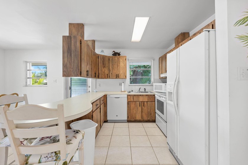 Rare canal-front duplex on Duck Key's prestigious Indies Canal - photo 29