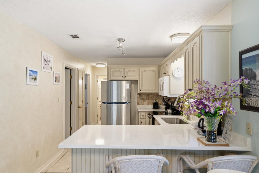 Amazing opportunity to own a 3-bedroom condo in the sought-after - photo 4