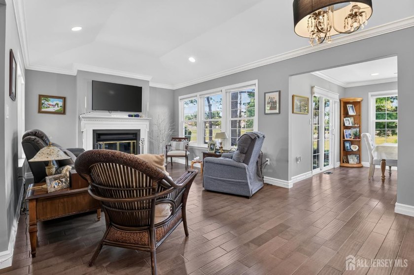 Welcome to this beautifully renovated **Kingsley model** in the - photo 14