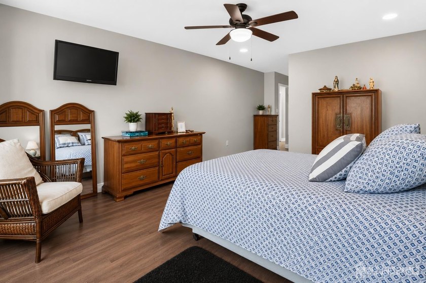 Welcome to this beautifully renovated **Kingsley model** in the - photo 15