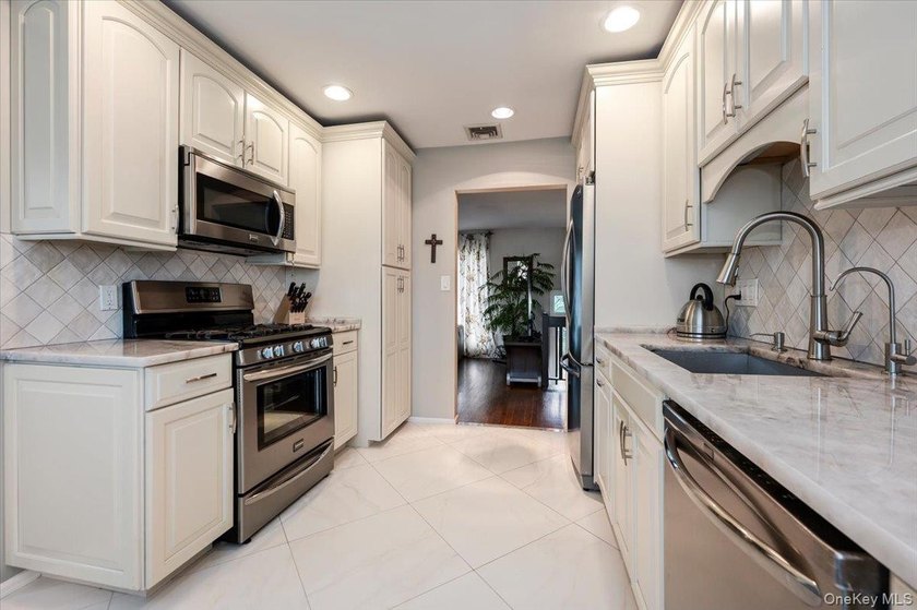 Located in the exclusive Madison section of Oceanside, this - photo 3