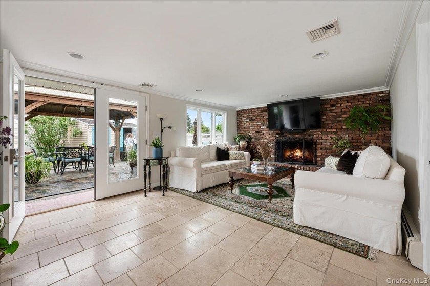 Located in the exclusive Madison section of Oceanside, this - photo 8