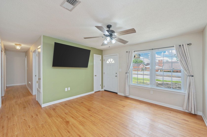 Welcome to this wonderful opportunity in the heart of central - photo 4