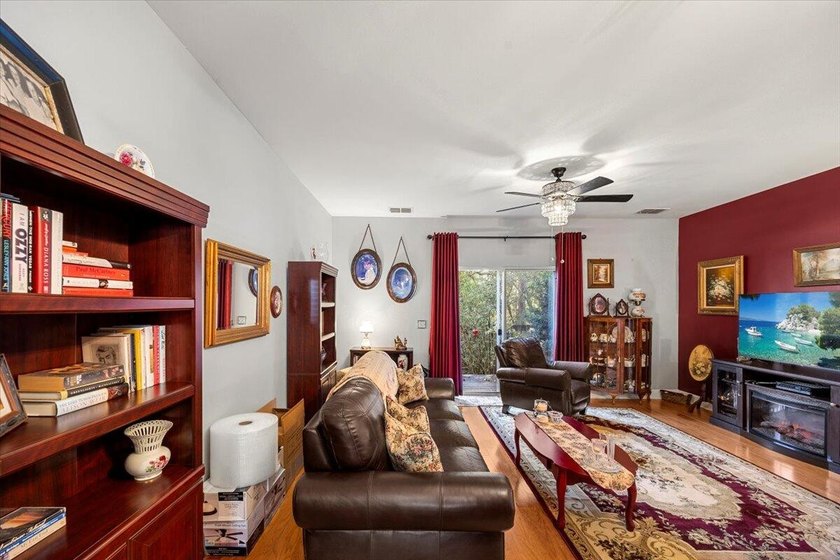 Beautifully updated townhome in the heart of Freeport. This - photo 14