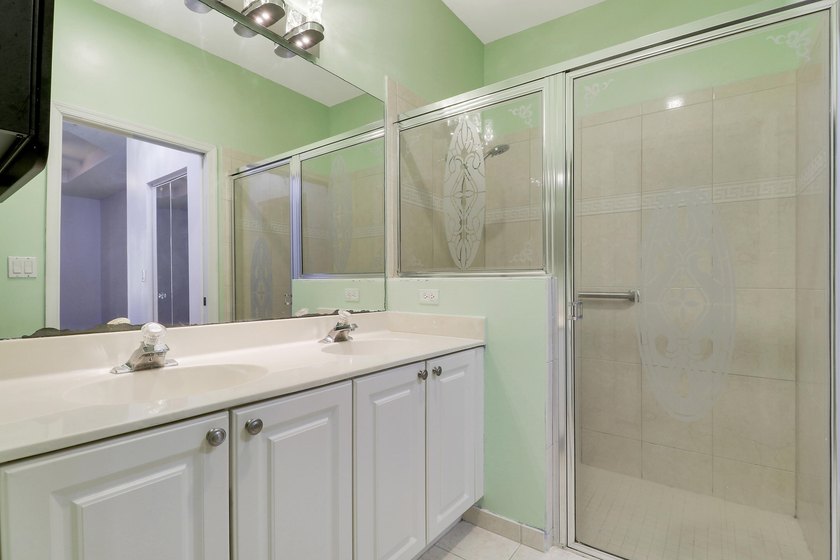 This spacious end-unit home is vacant and move-in ready! Tucked - photo 6