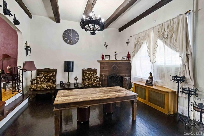 Charming Tudor home filled with character, set on a dead-end - photo 7