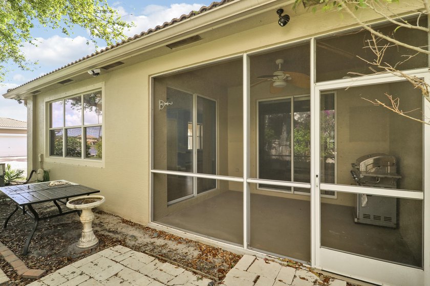 This spacious end-unit home is vacant and move-in ready! Tucked - photo 7