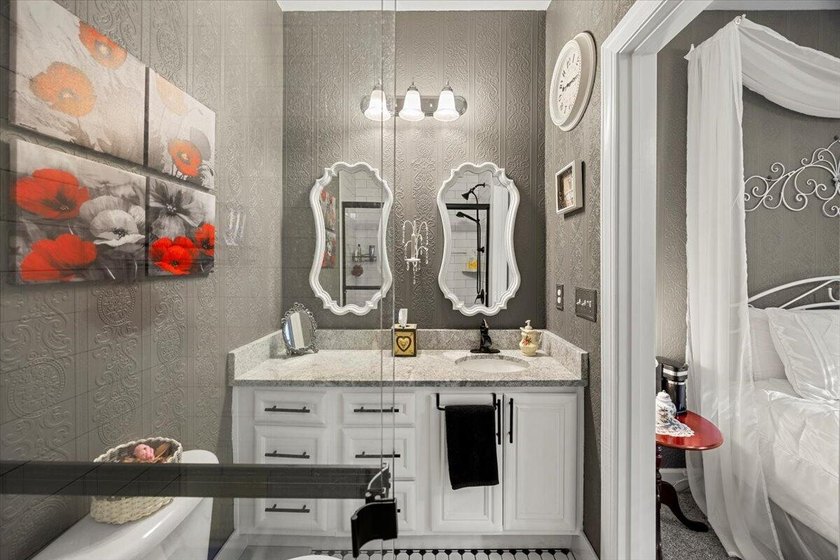 Beautifully updated townhome in the heart of Freeport. This - photo 22
