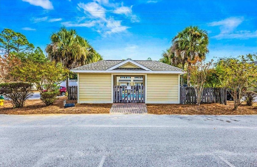 Beautifully updated townhome in the heart of Freeport. This - photo 33