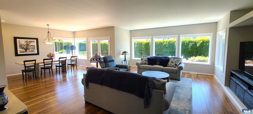 MAGNIFICENT SHOWPIECE! Just moments from all that Sequim has to - photo 17