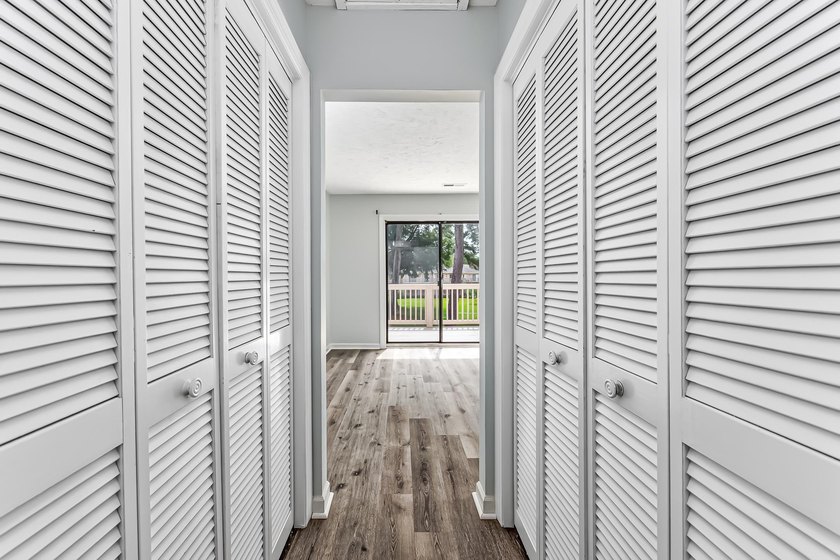 Prime Location! Move in ready &amp; pristine 2-bedroom, 2-bathroom - photo 18