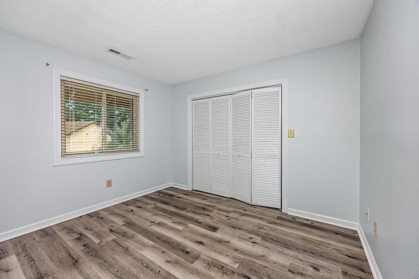 Prime Location! Move in ready &amp; pristine 2-bedroom, 2-bathroom - photo 20