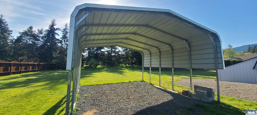 MAGNIFICENT SHOWPIECE! Just moments from all that Sequim has to - photo 34