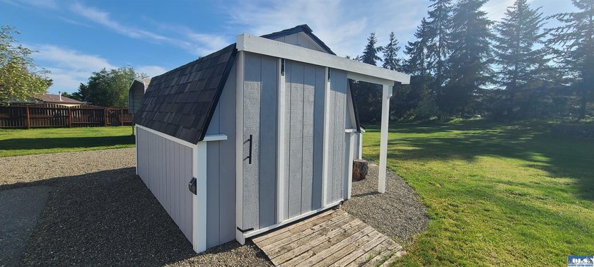 MAGNIFICENT SHOWPIECE! Just moments from all that Sequim has to - photo 35
