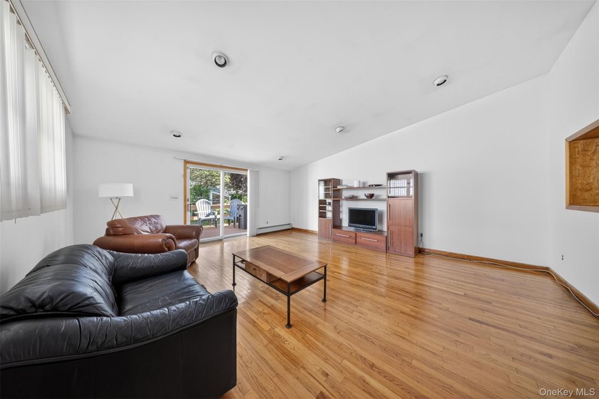 A semi-detached Colonial with a legal rear extension family room - photo 9
