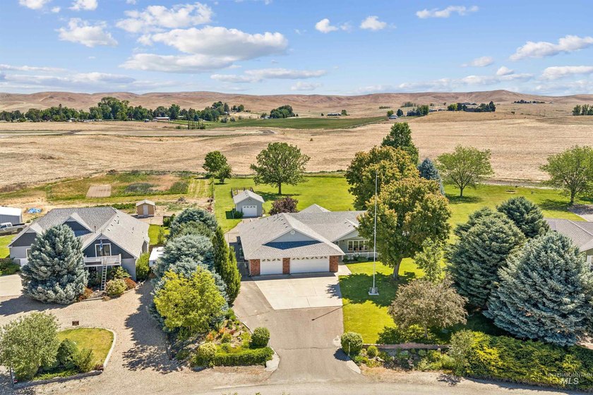 Tucked away in a peaceful country setting on 1.09 acres, you'll - photo 32