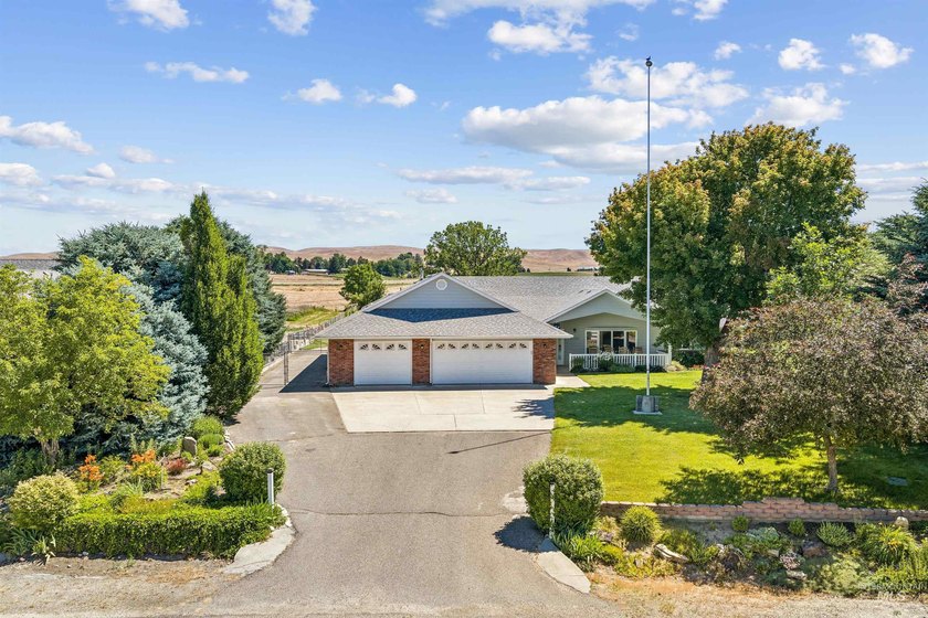 Tucked away in a peaceful country setting on 1.09 acres, you'll - photo 49