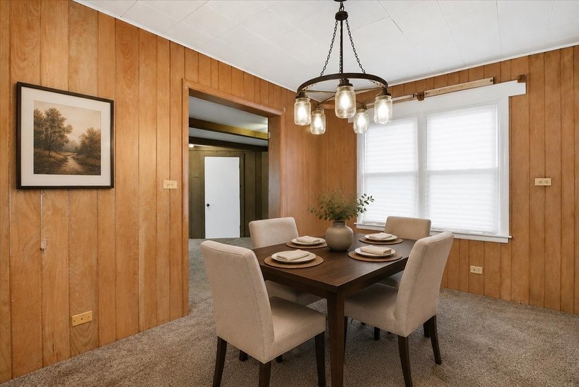 Charming Venetian Village Ranch on Double Lot- Welcome to this - photo 8