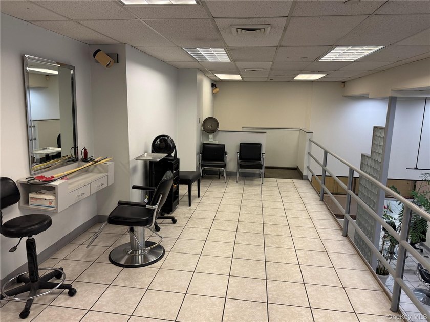 Established Salon Space - Prime Glen Cove Location Rare - photo 11