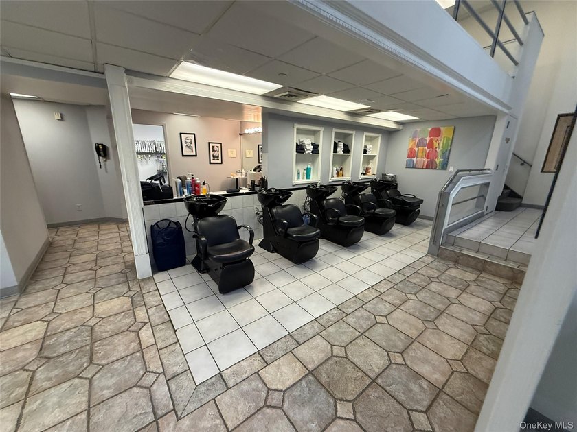 Established Salon Space - Prime Glen Cove Location Rare - photo 17
