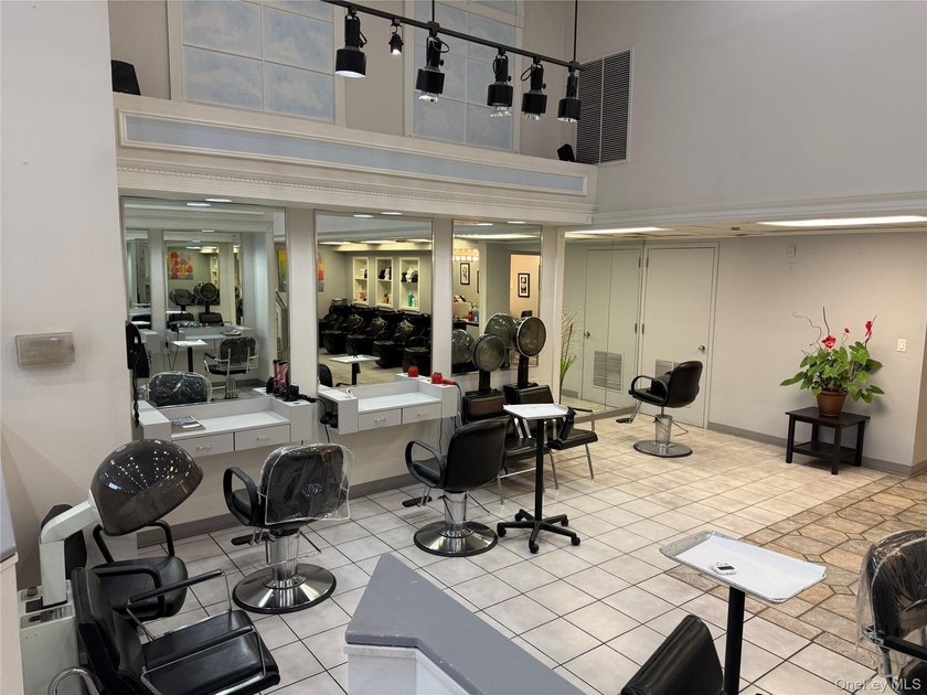 Established Salon Space - Prime Glen Cove Location Rare - photo 18