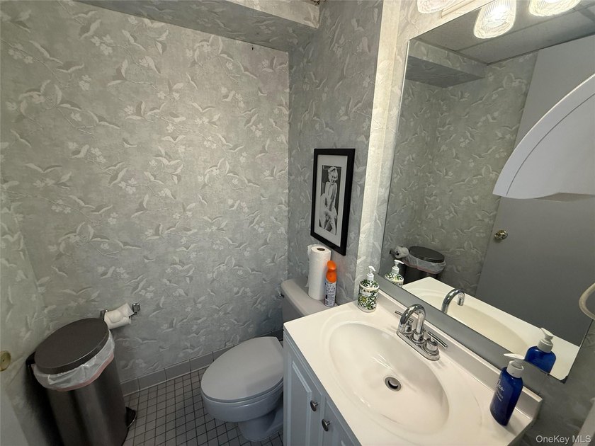 Established Salon Space - Prime Glen Cove Location Rare - photo 22