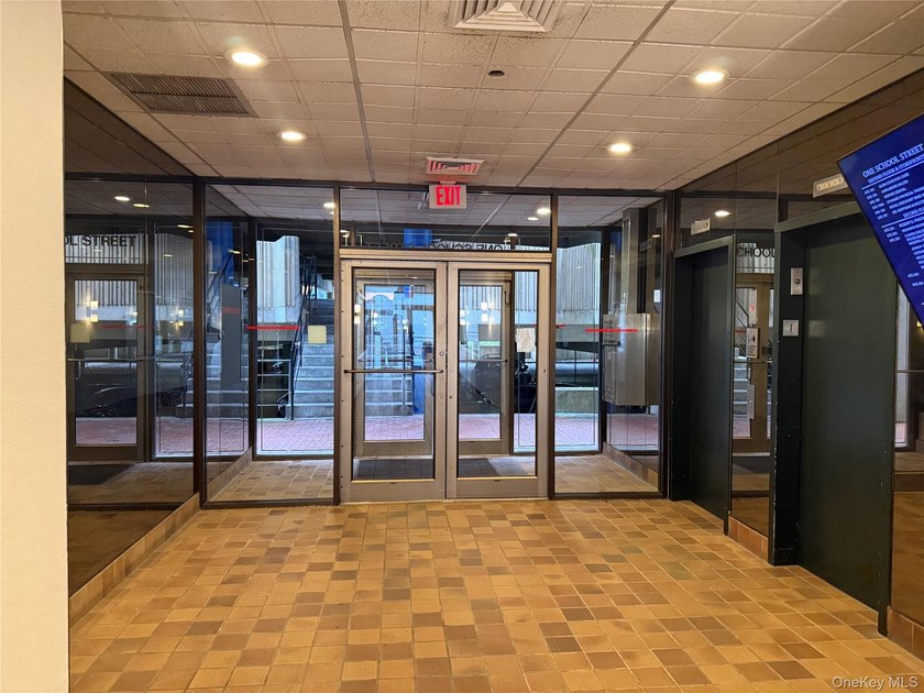 Established Salon Space - Prime Glen Cove Location Rare - photo 25