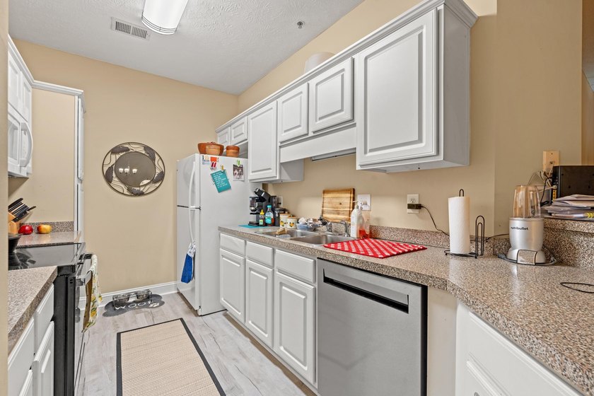 Fountain Pointe Unit 202 is a beautifully maintained 3 bedroom - photo 7